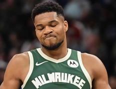 包含字母哥赛事官方发布爆冷新规，巴黎圣日耳曼争议不断！的词条