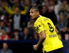  特朗普出庭被当场逮捕 