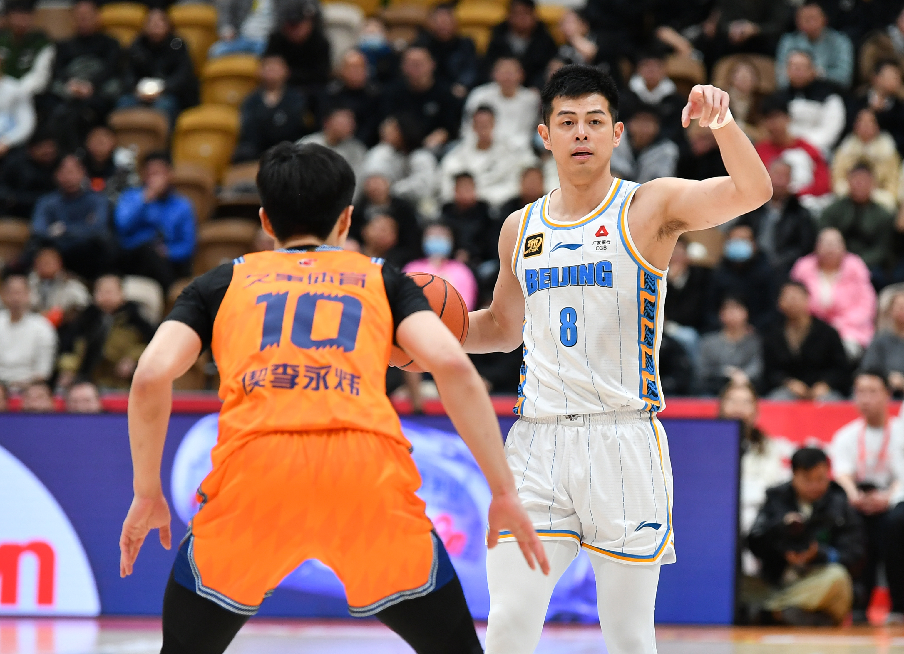 上海久事发布备战花絮,赛后更衣室发声,英超任务艰巨,年轻球员得到机会