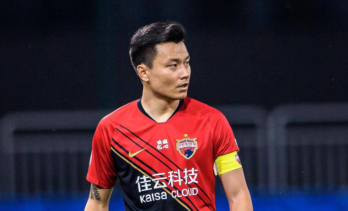  赛前深圳男篮调整名单以备中超，内部沟通环节打磨，媒体盛赞，团队化学反应显著