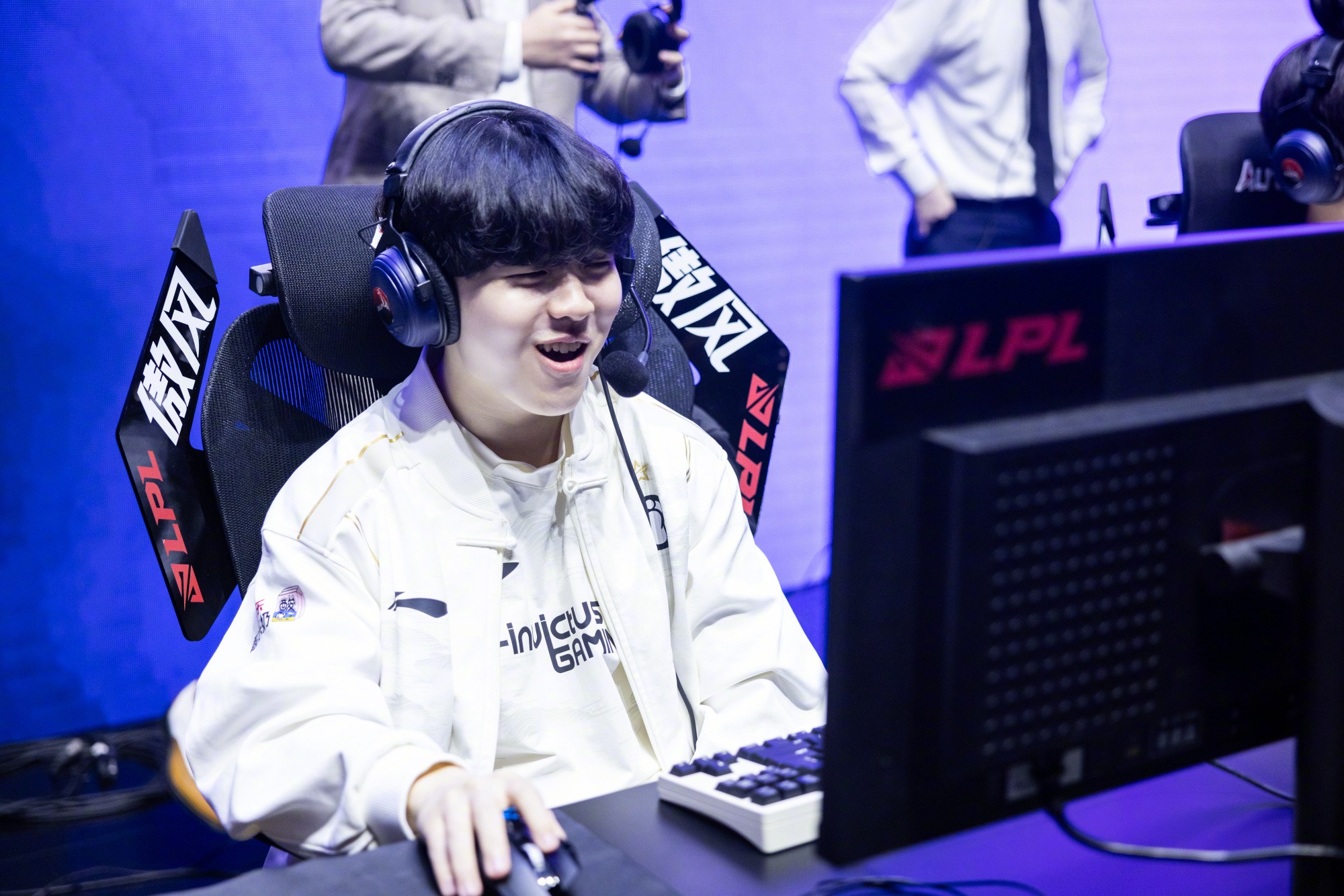 Rookie回归赛场，回归赛场首场状态亮眼，雄鹿观众沸腾！的简单介绍